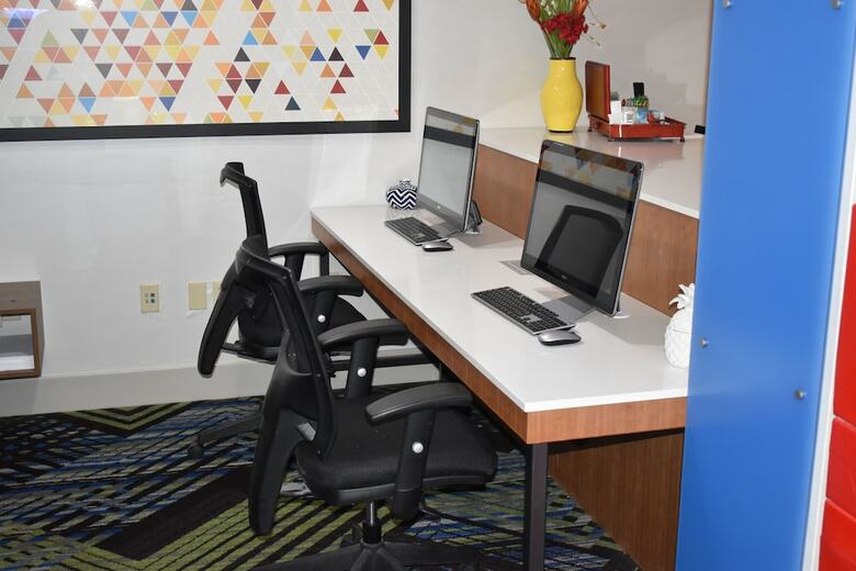 Hotel Holiday Inn Express & Suites Mcpherson