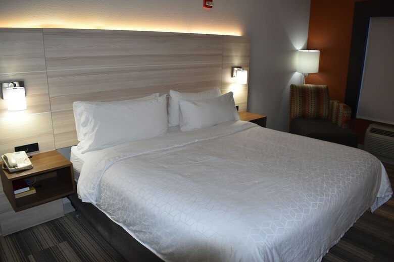 Hotel Holiday Inn Express & Suites Mcpherson