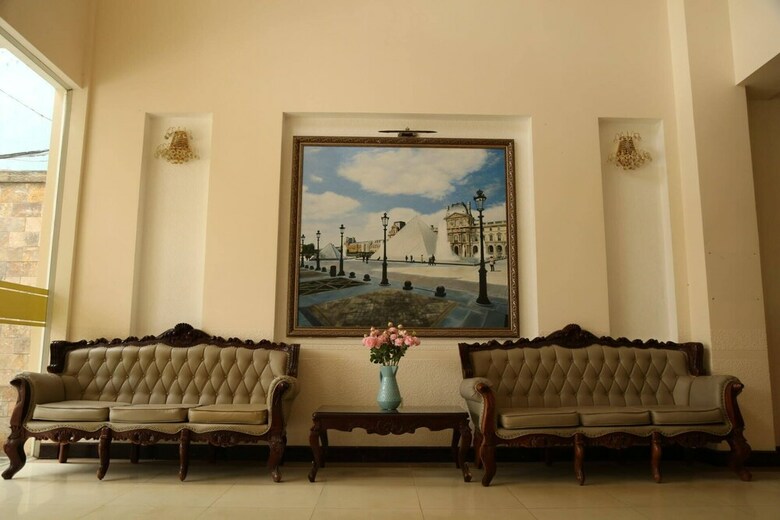 Le Petit Paris Hotel Dalat