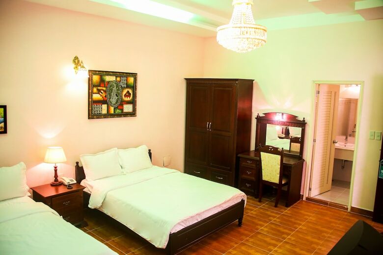 Le Petit Paris Hotel Dalat