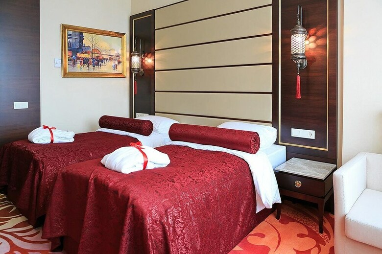 Kronos Hotel