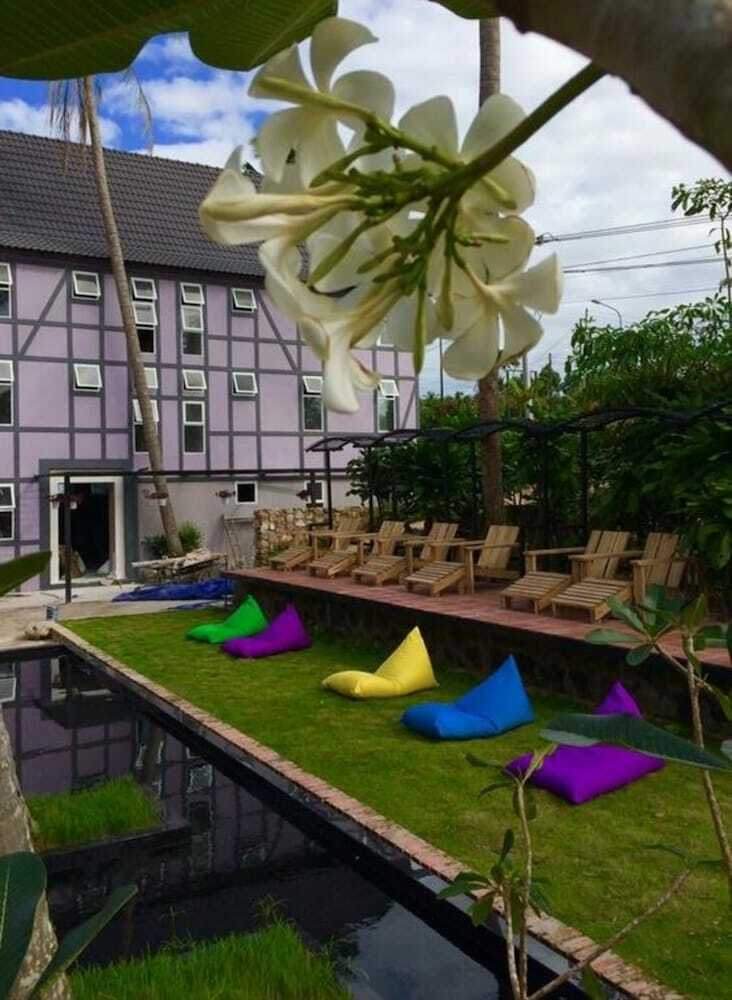 Coco Valley Hotel & Restaurant