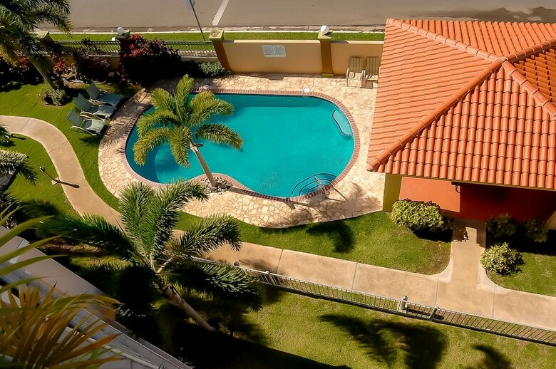 Front Beach Luxury Apartment