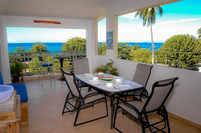 Front Beach Luxury Apartment