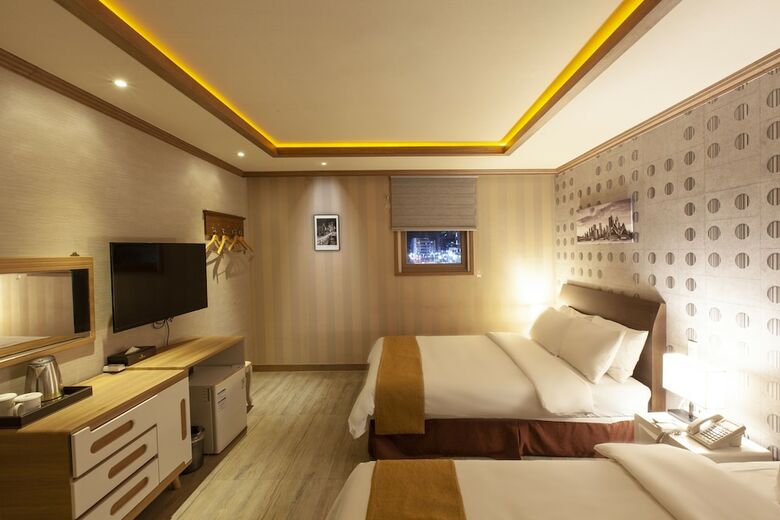 Sahara Hotel