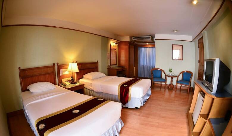 Hotel Silom Village Inn