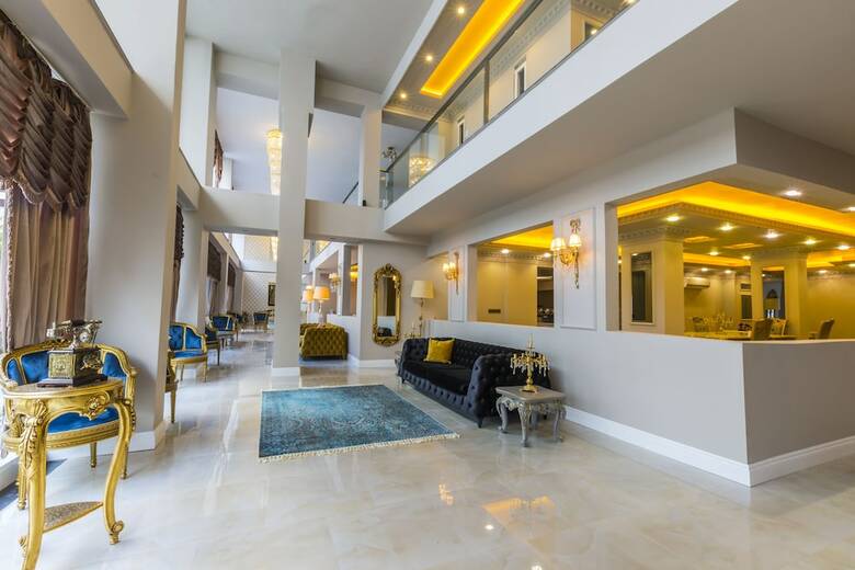Real King Residence Hotel