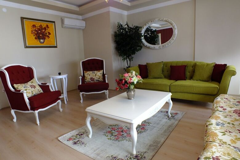 Real King Residence Hotel