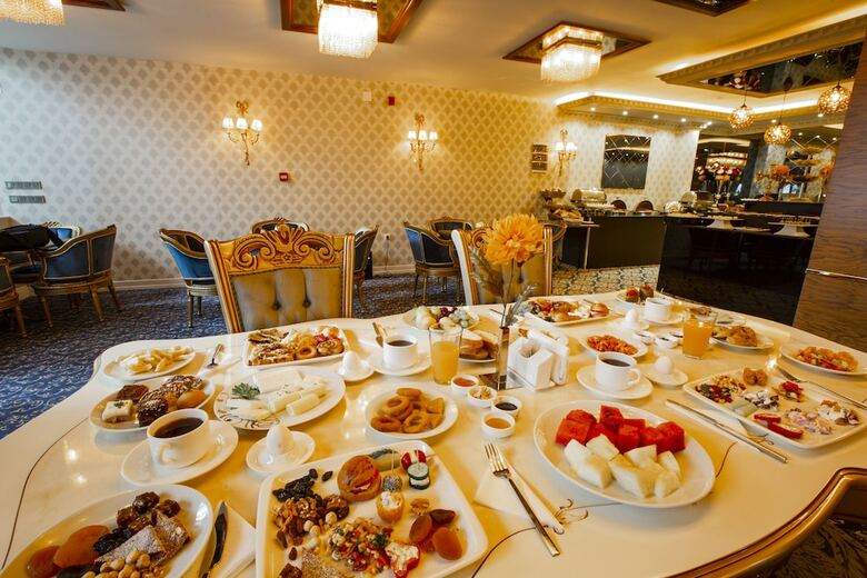Real King Residence Hotel