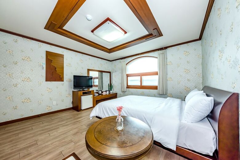 Trevi Hotel