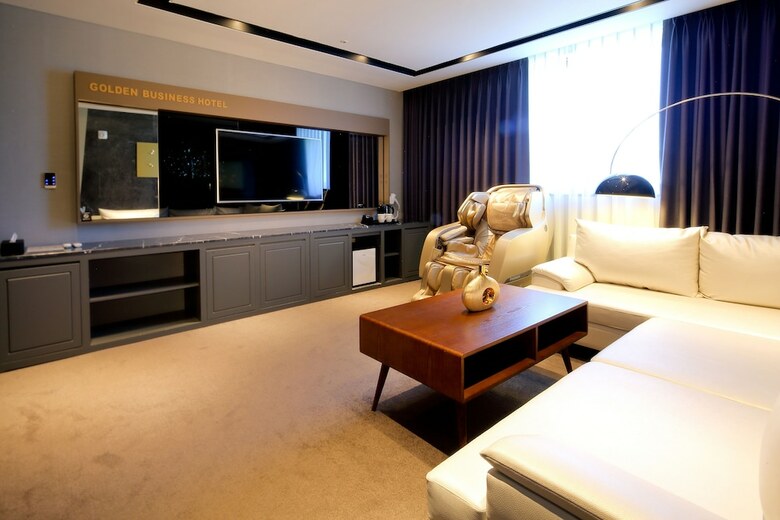 Golden Business Hotel