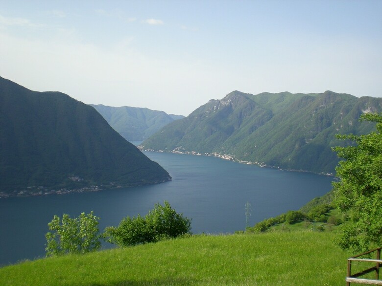 Apartamento Appartamento Vista Lago Red & Grey