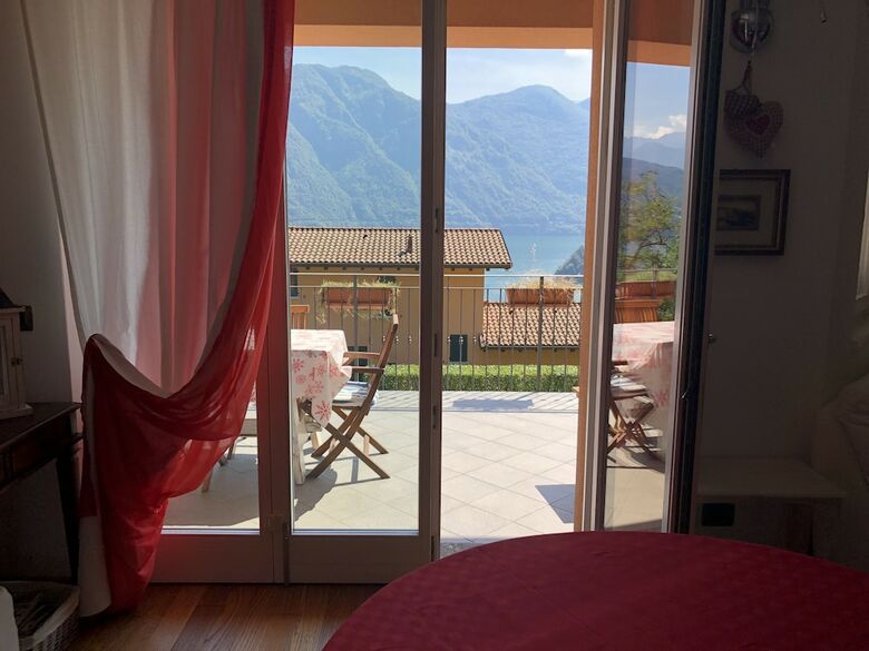 Apartamento Appartamento Vista Lago Red & Grey