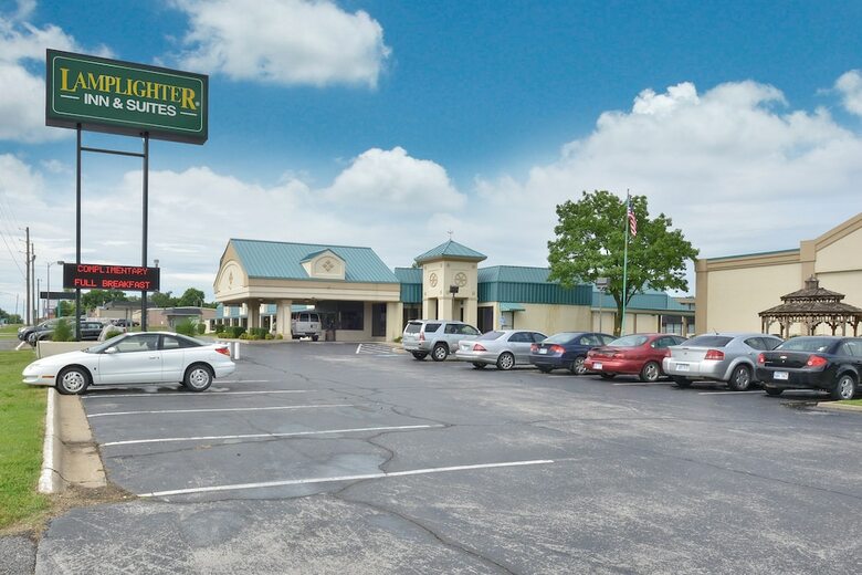 Hotel Lamplighter Inn And Suites
