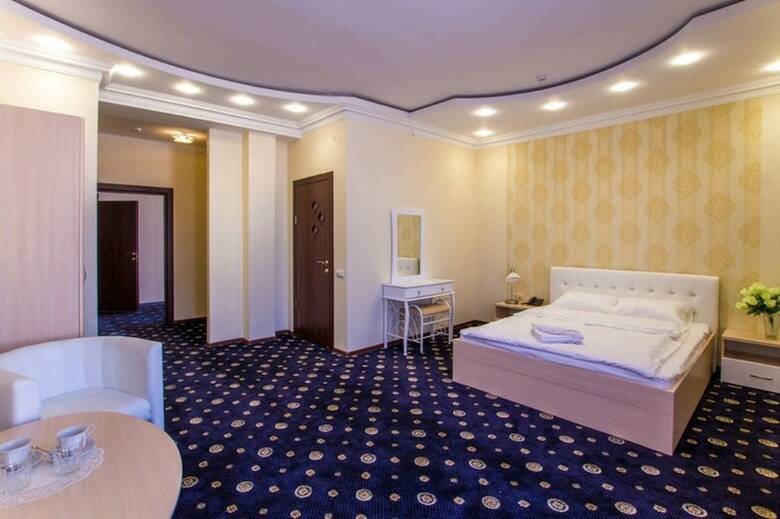 Hotel Golden Night