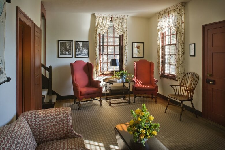 The Colonial Houses - A Colonial Williamsburg Hotel