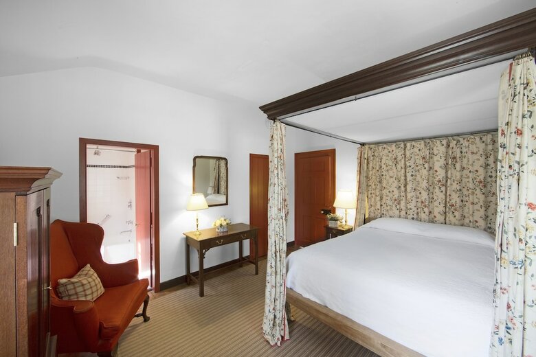 The Colonial Houses - A Colonial Williamsburg Hotel