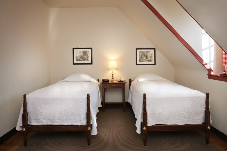 The Colonial Houses - A Colonial Williamsburg Hotel