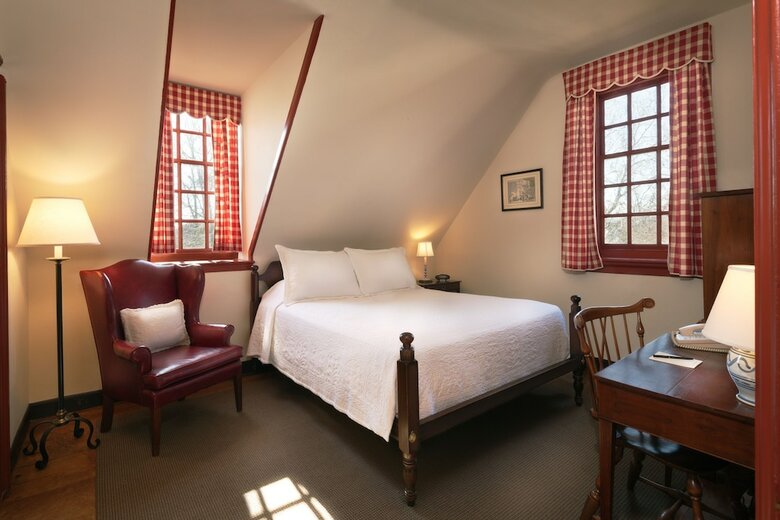 The Colonial Houses - A Colonial Williamsburg Hotel