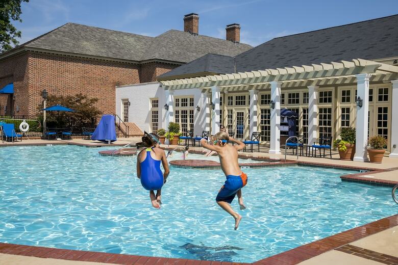 The Colonial Houses - A Colonial Williamsburg Hotel