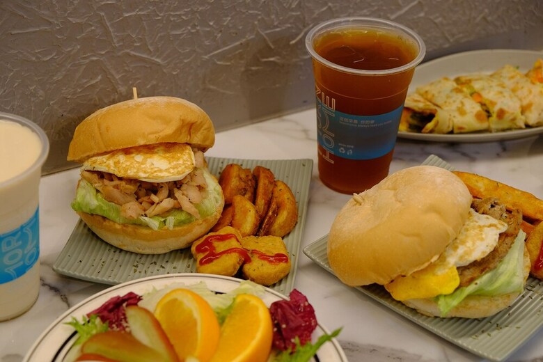 Hostal Happy Inn & Hostel