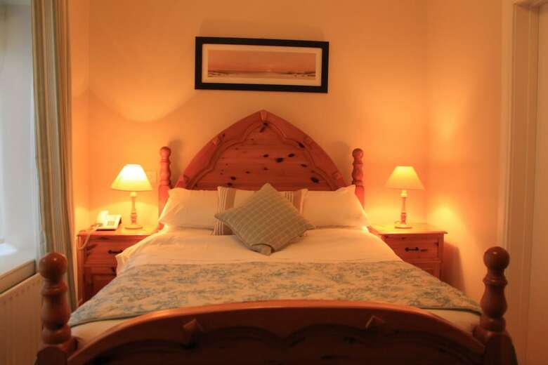 Lake House Hotel