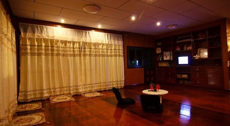 Hotel Chezmoi Handicraft & Homestay