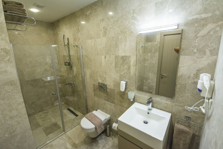 Eng Hotel