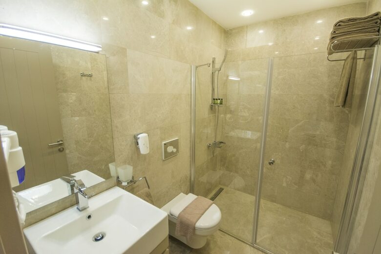 Eng Hotel