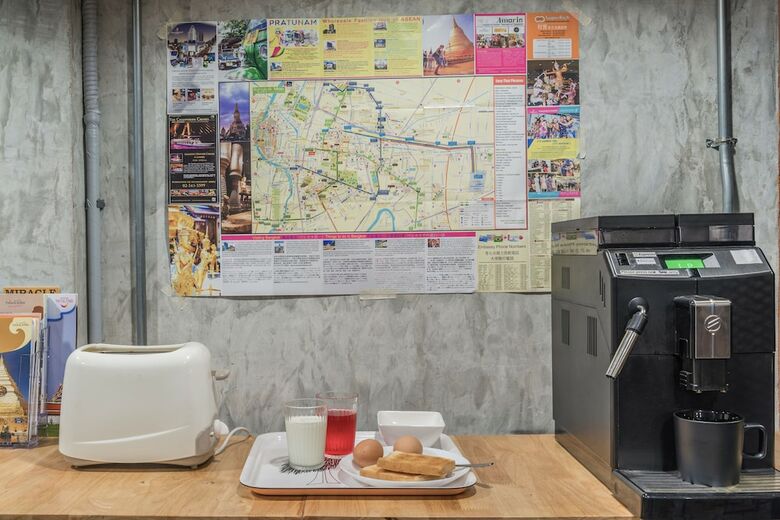 Hostal Plubpla Hostel
