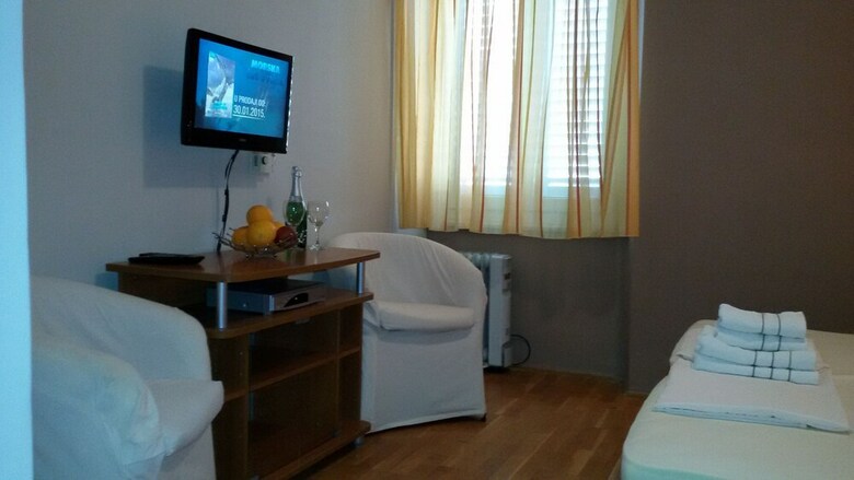 Hotel Carol Rooms