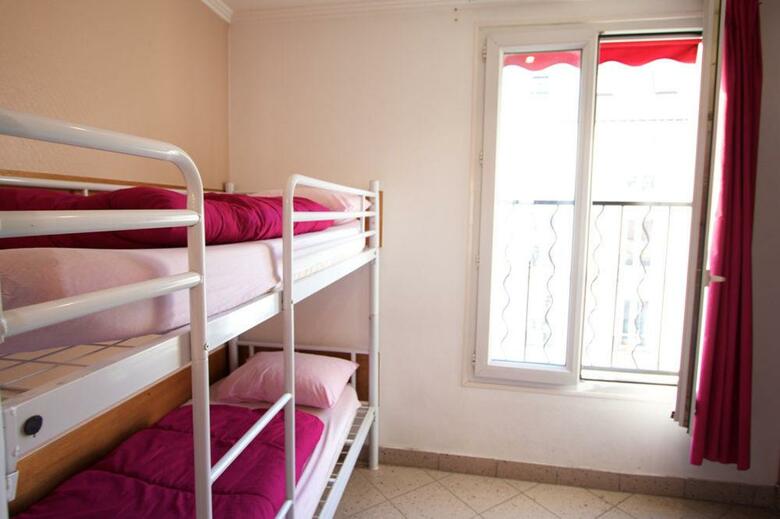 Hostal Bastille Hostel