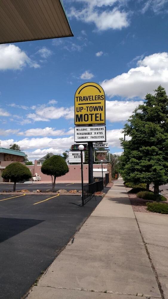 Hotel Travelers Uptown Motel
