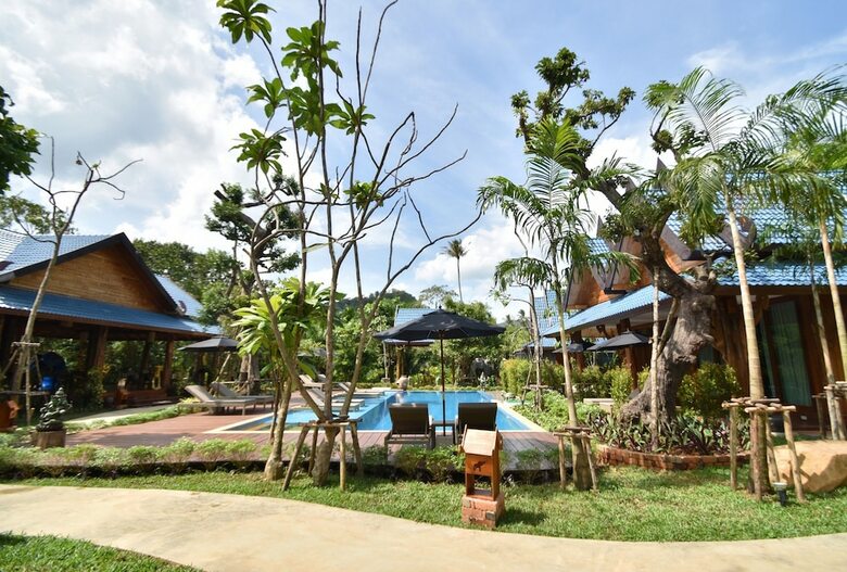Hotel The Nine Thipthara Klongson Resort