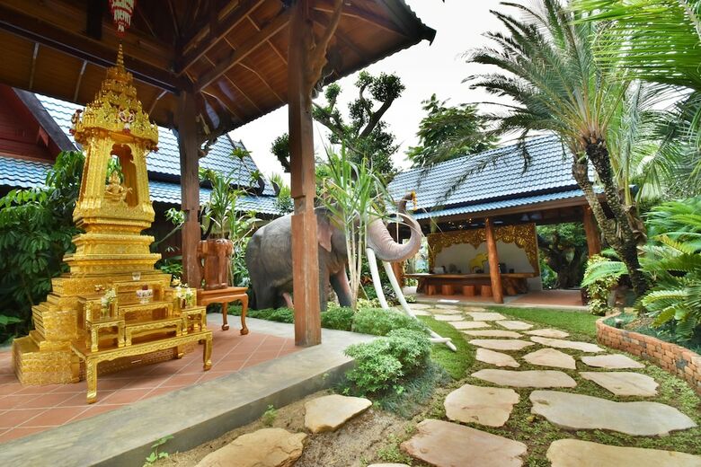 Hotel The Nine Thipthara Klongson Resort