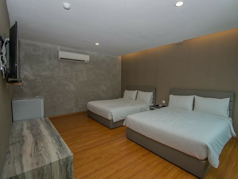 Insta Hotel