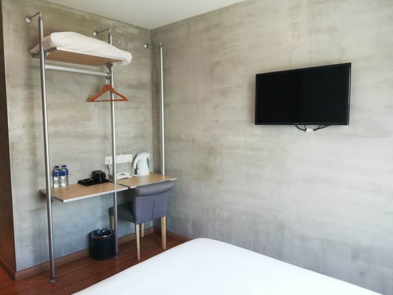 Insta Hotel
