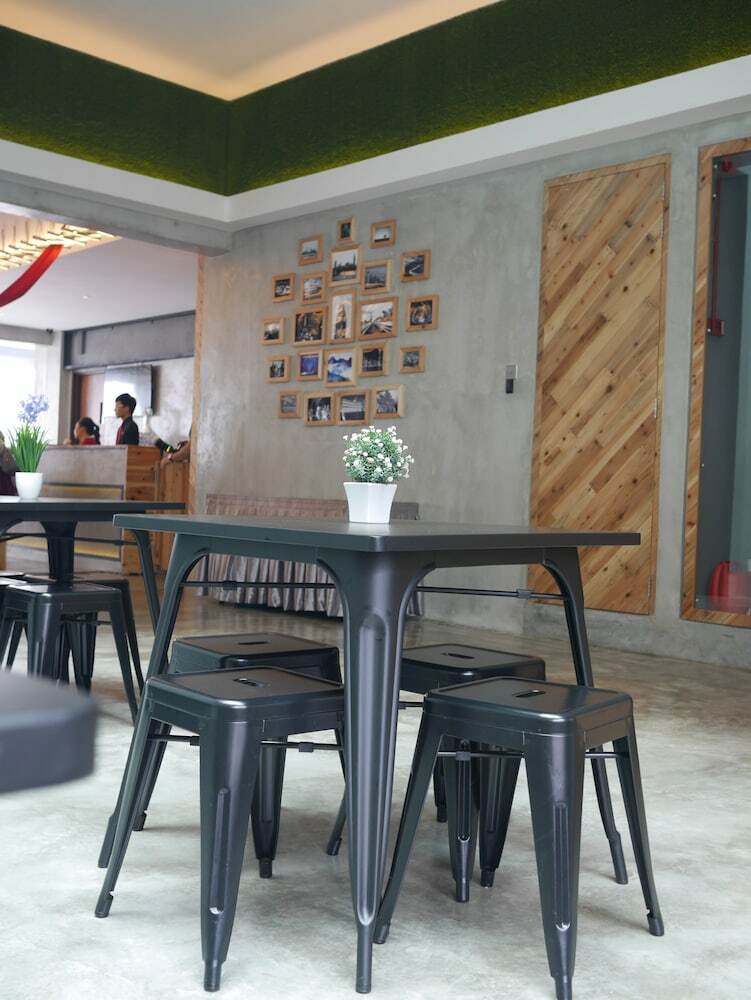 Insta Hotel