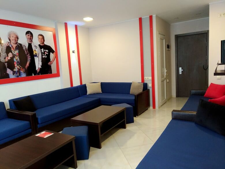 Rock Hotel First Line