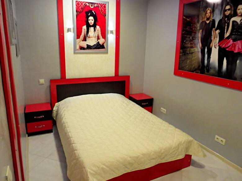 Rock Hotel First Line