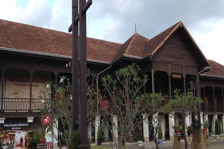Hotel Baanrimnam Resort Trat