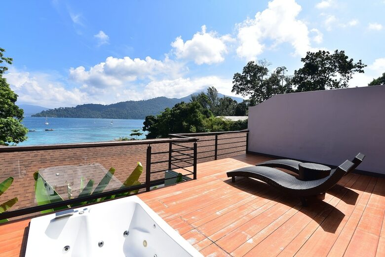 Hotel Asara Private Beach Resort