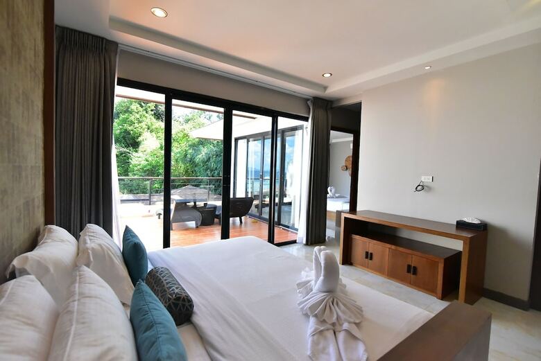 Hotel Asara Private Beach Resort