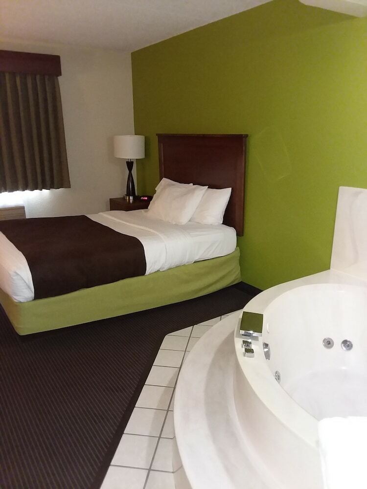 Hotel Americinn By Wyndham Little Falls