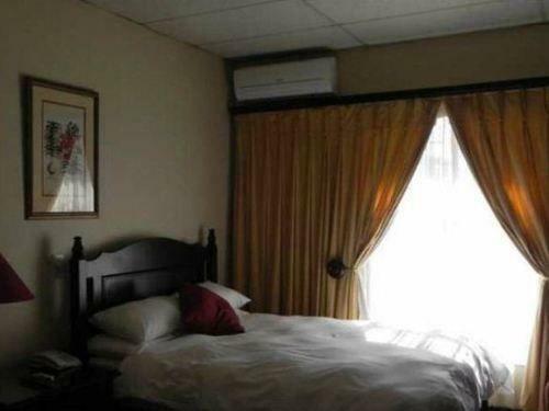 Hotel Outlook Lodge Or Tambo