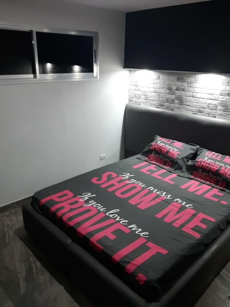 Micky Santoro Apartments