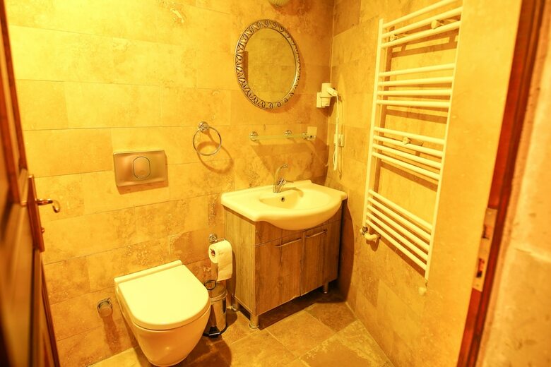 Bedrock Cave Hotel -adults Only
