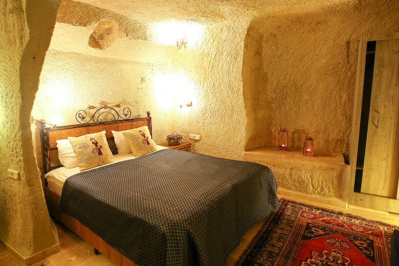 Bedrock Cave Hotel -adults Only