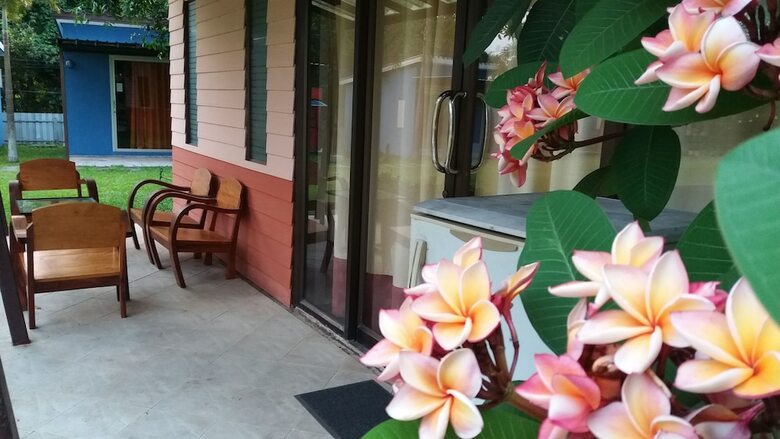 Hotel Levee Camp