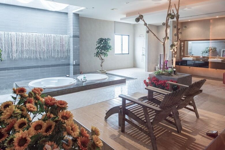 Qin Hai Motel